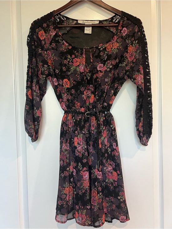 American Rag Dresses & Skirts - Boho Floral Chiffon Peasant Dress with Black Crochet Lace Accent Sleeves Sz S